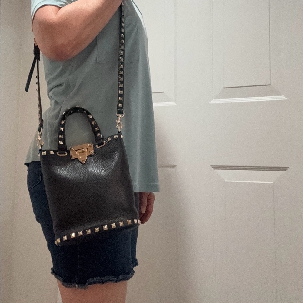 VALENTINO GARAVANI Mini Rockstud Leather Bucket Bag-Black with gold studs - Picture 10 of 10